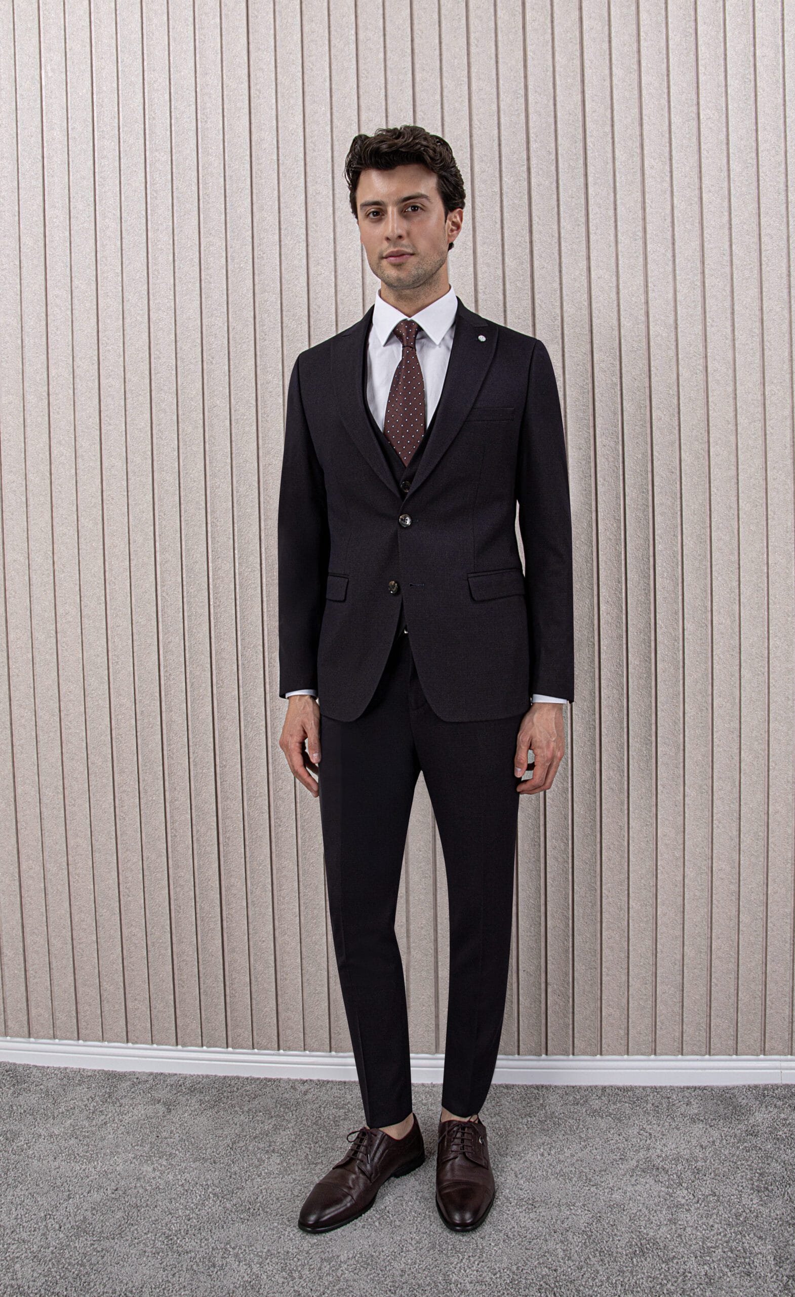 Erkek Likralı Slim Fit Sivri Yaka Yelekli Takım Elbise