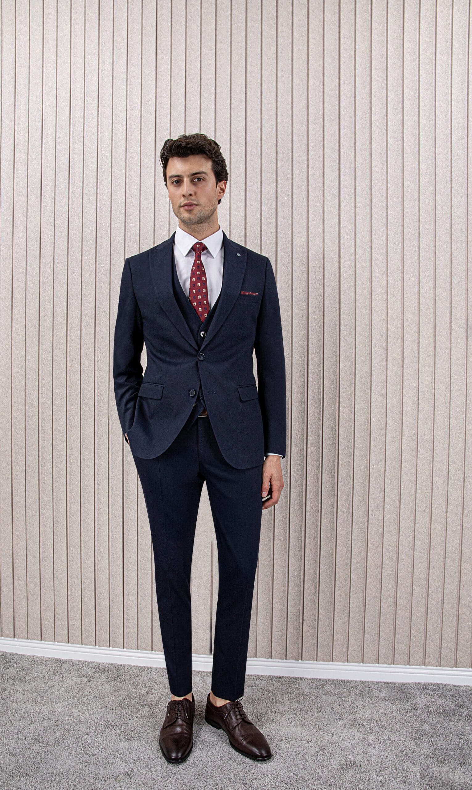 Erkek Likralı Slim Fit Sivri Yaka Yelekli Takım Elbise