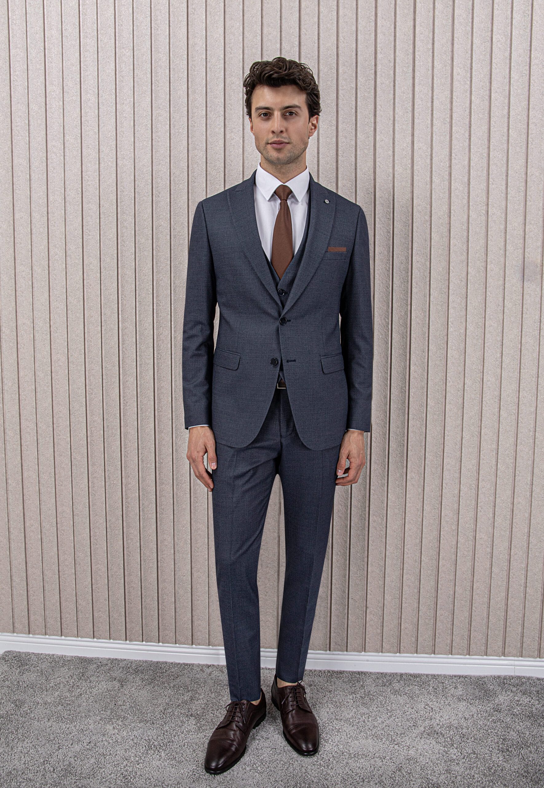 Erkek Likralı Slim Fit Sivri Yaka Yelekli Takım Elbise